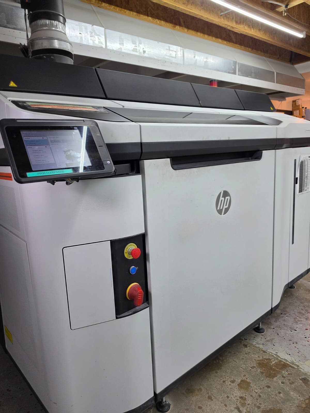 HP Multi Jet Fusion printer, front control panel and build unit bay